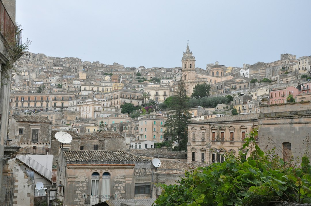 Il mercato immobiliare tra dati e dettagli: OMI e vincoli, la disciplina dell'analisi
